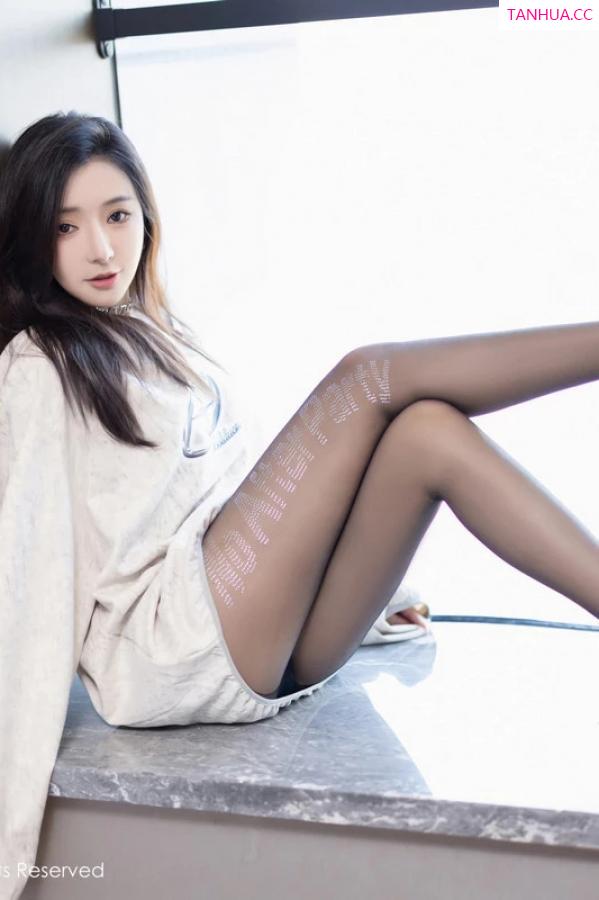 王馨瑶  [XiuRen]高清写真图 2024.02.23 No.8135 王馨瑶yanni 美腿黑丝第21张图片